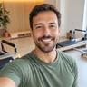 Instrutor de Pilates em seu estúdio