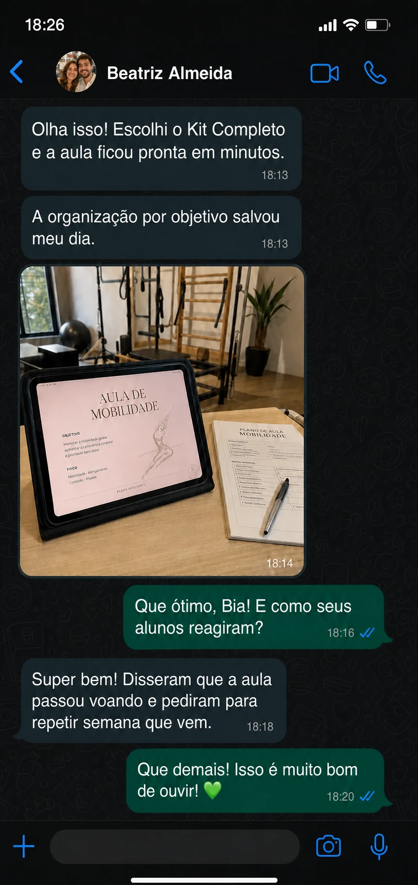 Conversa de WhatsApp de Beatriz Almeida com foto de casal no perfil